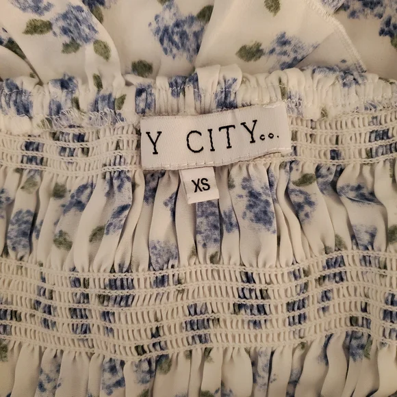 Ivy City Co Blue and White Floral Midi Dress - Picture 5 of 5